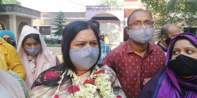 কারাগার থেকে মুক্ত হলেন সাংবাদিক রোজিনা ইসলাম