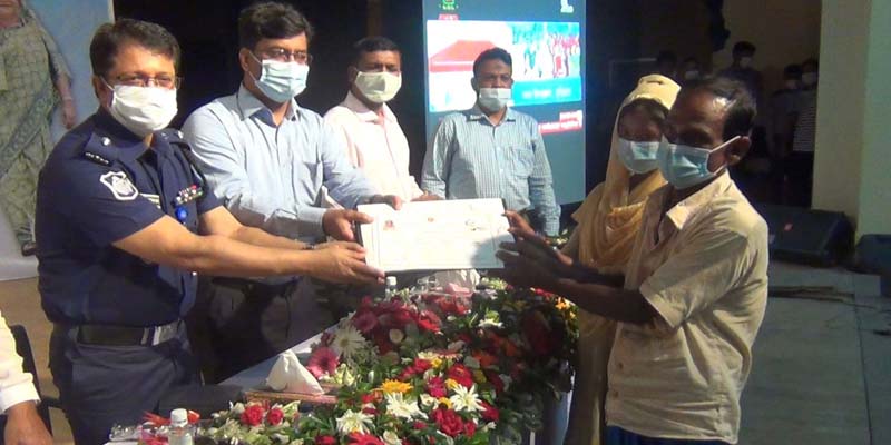 ঝিনাইদহে ১’শ ৮৭ জন গৃহহীনদের মাঝে ঘরের চাবি হস্তান্তর
