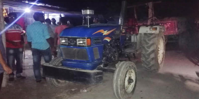 ডোমারে ট্রাক্টরের চাকায় পিষ্ট হয়ে বৃদ্ধের মৃত্যু