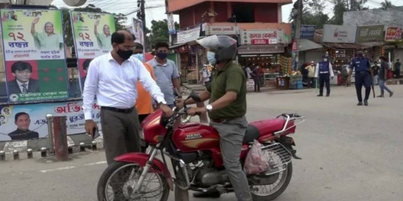 লক্ষ্মীপুরে জেলা প্রশাসকের নেতৃতে অর্ধশতাধিক ব্যাক্তিকে জরিমানা