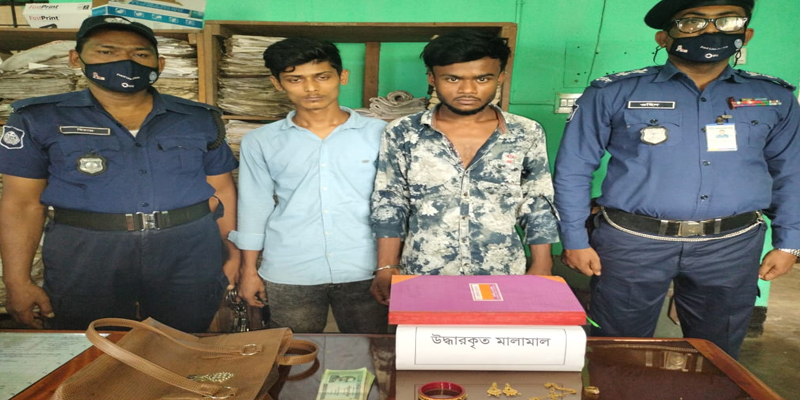 বোয়ালমারীতে দুই ছিনতাইকারী আটক