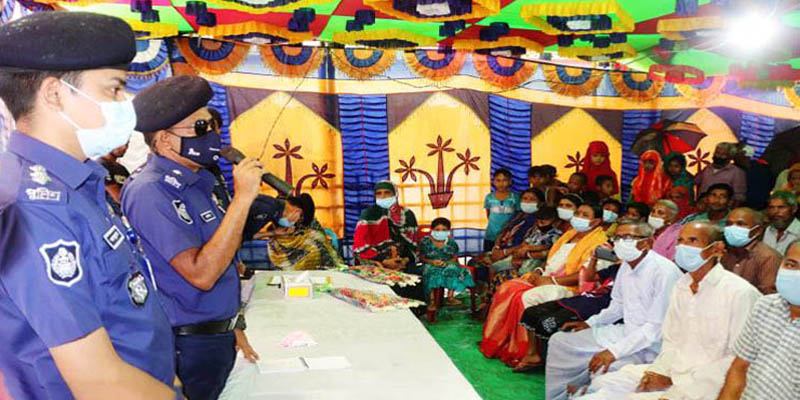 গৃহহীনের গৃহ প্রদানে জায়গা পরিদর্শন শেষে পুলিশ সুপারের উঠান বৈঠক