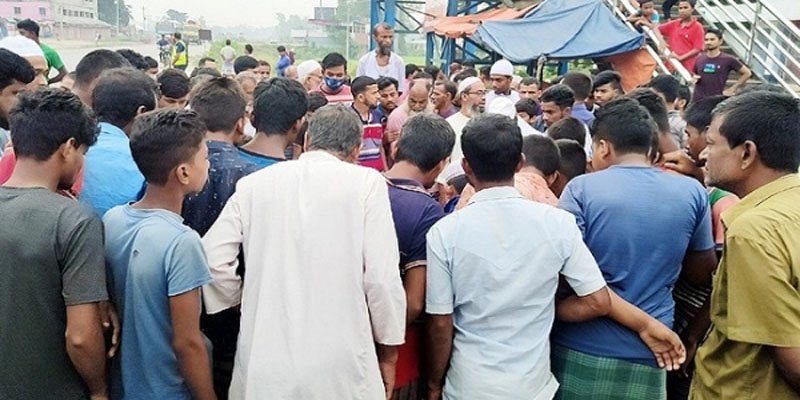 সিরাজগঞ্জে কাভার্ডভ্যানের ধাক্কায় নিহত ৩