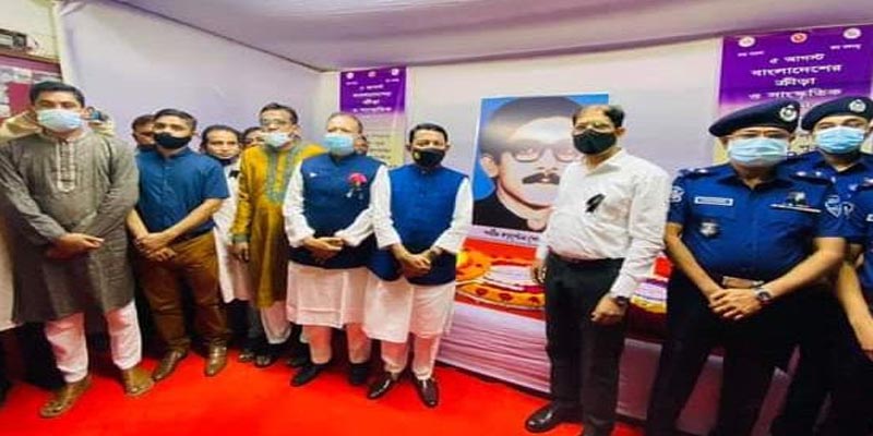 লক্ষ্মীপুরে শেখ কামালের প্রতিকৃতিতে পুষ্পস্তবক অর্পণ