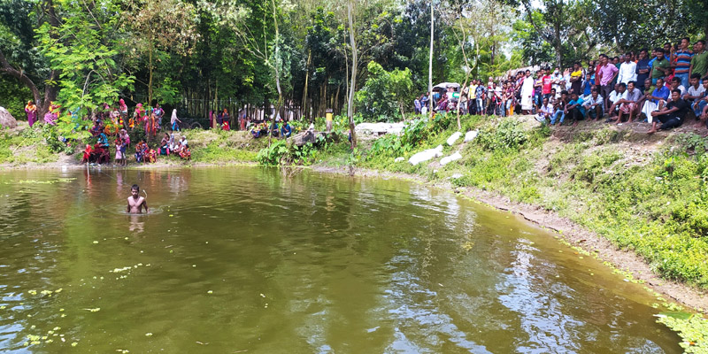 ঢোলরহাটে  হাঁস খেলা অনুষ্ঠিত