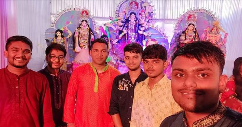 নরসিংদীতে পূজা মন্ডপগুলোতে দর্শনার্থীদের ভীড়