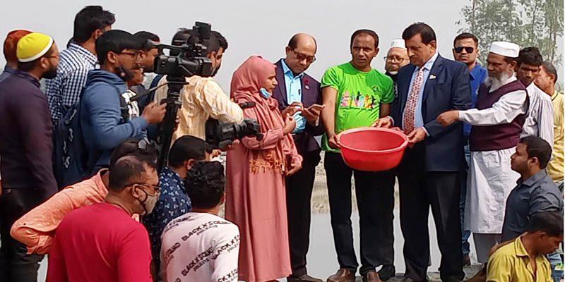 ডোমারে ট্যাংরা মাছের মিশ্রচাষের মতবিনিময় সভা অনুষ্ঠিত