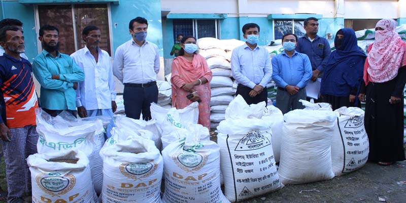 শিক্ষকের দোকান থেকে সার জব্দ,ভ্রাম্যমাণ আদালতে অর্থদন্ড