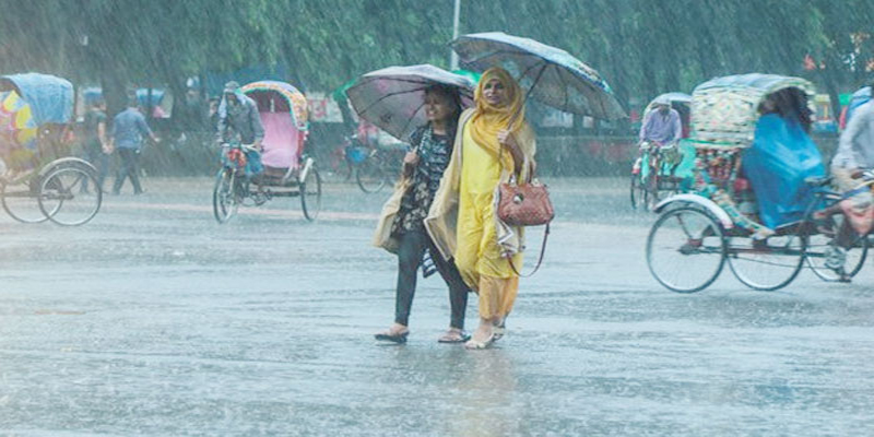 রাতভর বৃষ্টিতে ভোগান্তিতে নগরবাসী