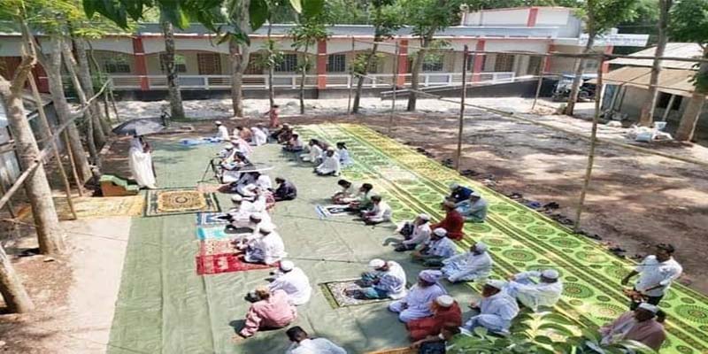 আজ ঈদ উদ্‌যাপন করছেন চাঁদপুরের দুই গ্রামের কিছু মানুষ