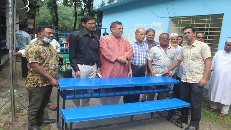 তেঁতুলিয়ায় ২৯টি শিক্ষা প্রতিষ্ঠানে উচু নিচু বেঞ্চ সরবরাহ