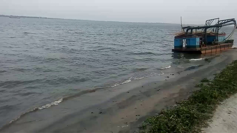 লক্ষ্মীপুরে ঘূর্নিঝড়ের ১৩ দিনে পরও সন্ধান মিলেনি নিখোঁজ তিন জেলের