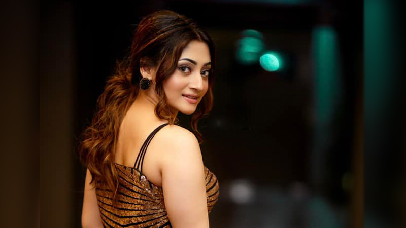 নতুন রূপে পুজা চেরি !