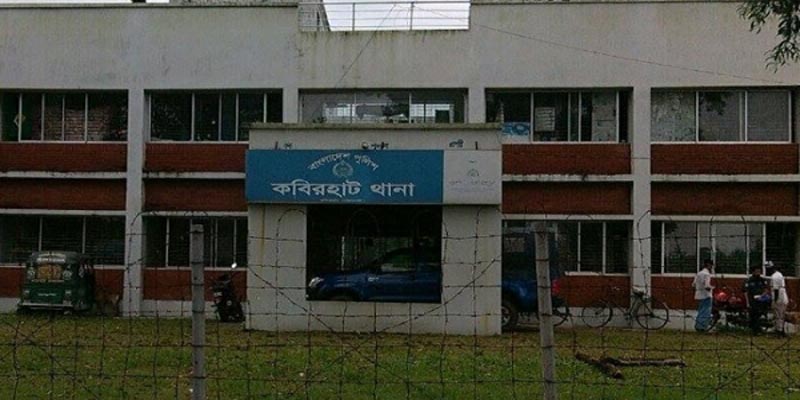 সেহরি খেতে উঠে ছেলের ঝুলন্ত লাশ দেখল মা