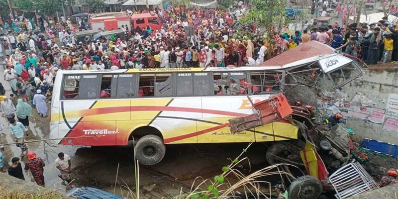 মাদারীপুরে সড়ক দুর্ঘটনায় নিহতের সংখ্যা বেড়ে ২০