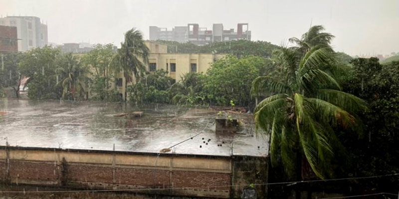 অবশেষে রাজধানীতে স্বস্তির বৃষ্টি