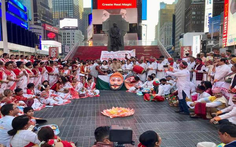 নিউ ইয়র্কের টাইম স্কয়ারে দর্শক-অতিথিশূন্য বাংলা বর্ষবরণ