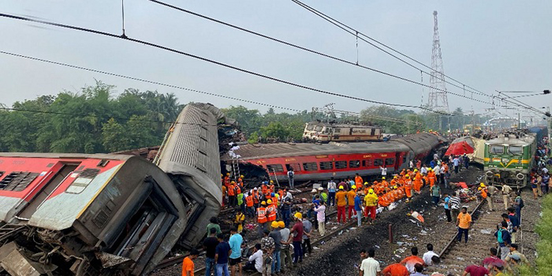 ভারতে ট্রেন দুর্ঘটনায় নিহত বেড়ে ২৩৩, আহত ৯০০