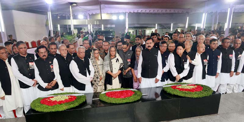 শ্রদ্ধা আর ভালোবাসায় বঙ্গবন্ধুকে স্মরণ করেছে জাতি