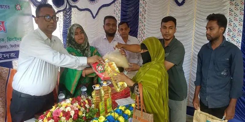ঝিনাইদহে ভতুর্কি মূল্যে  টিসিবির পণ্য বিক্রি শুরু