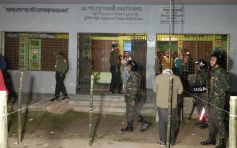 যশোরে ভোটকেন্দ্রে ককটেল বিস্ফোরণ