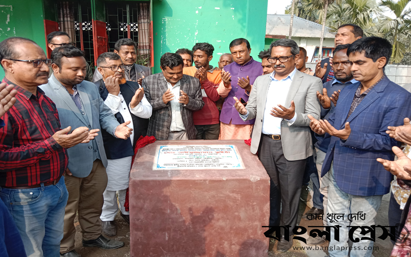 তেঁতুলিয়ায় সড়ক ও সরকারি প্রাথমিক বিদ্যালয়সহ ৮ টি ভিত্তি প্রস্তর স্থাপন  উদ্বোধন করেন এমপি নাঈমুজ্জামান 