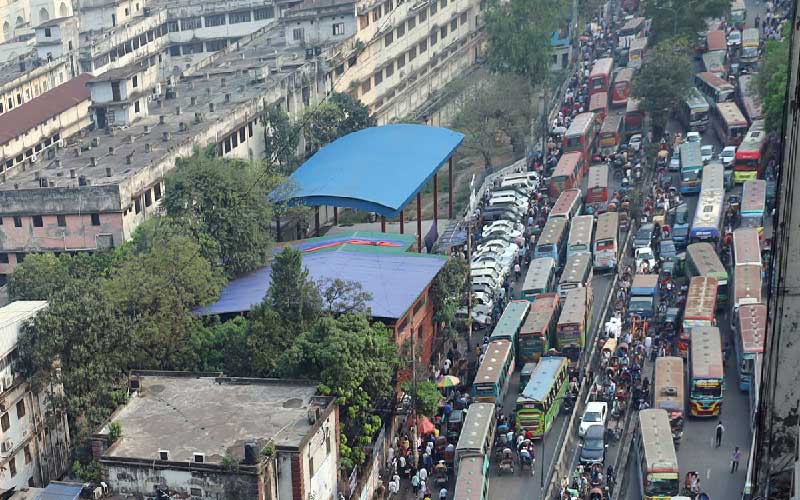 সপ্তাহের শেষ কর্মদিবসে রাজধানীজুড়ে তীব্র যানজট