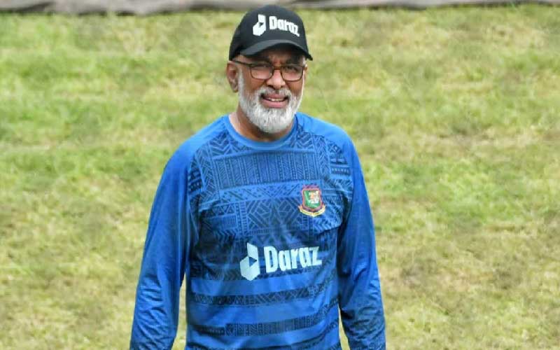 দ্বিতীয় টেস্টে থাকছেন না হাথুরুসিংহে