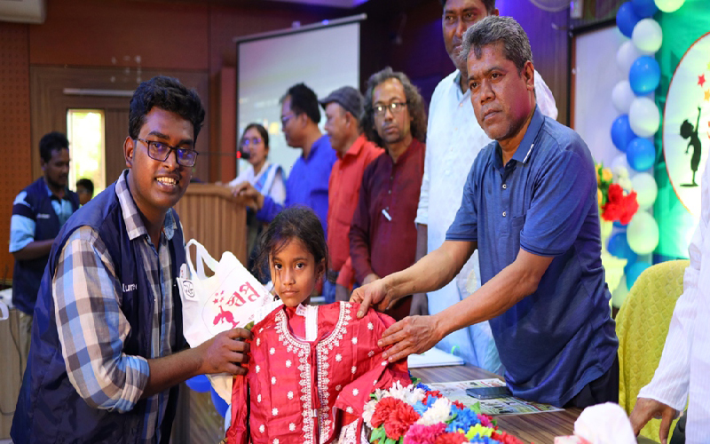 নোয়াখালীতে সুবিধাবঞ্চিত শিশুদের নতুন ঈদ জামা উৎসব