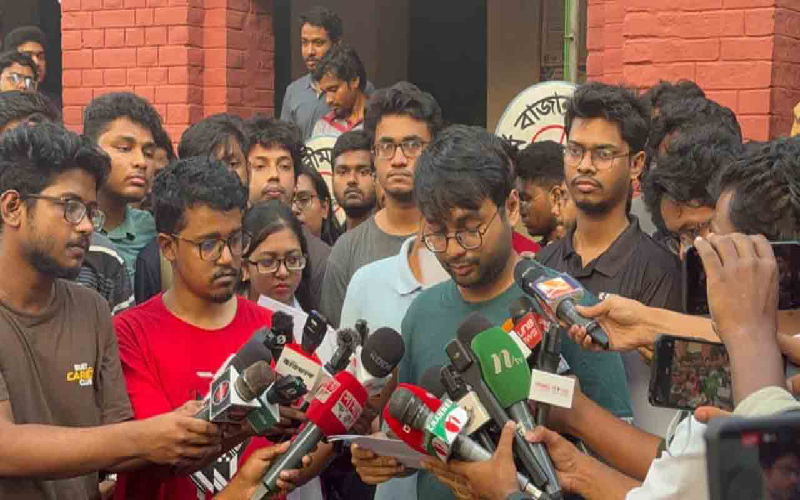রাজনীতিমুক্ত ক্যাম্পাসের দাবিতে স্থির বুয়েট শিক্ষার্থীরা