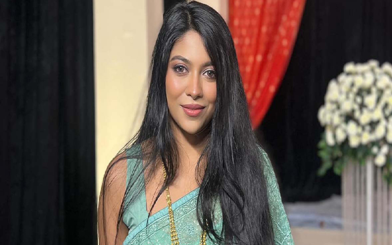 শাড়ি পরা নিয়ে সমালোচনার জবাবে যা বললেন সংগীতশিল্পী জেফার