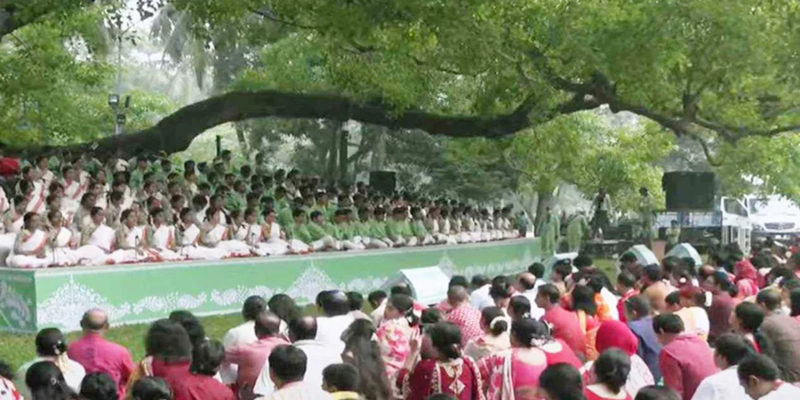 আহির ভৈরব রাগে বাঁশির সুরে বর্ষবরণ শুরু রমনার বটমূলে