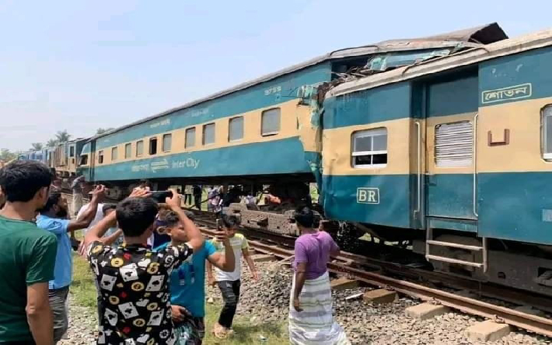 গাজীপুরে দুই ট্রেনের সংঘর্ষ