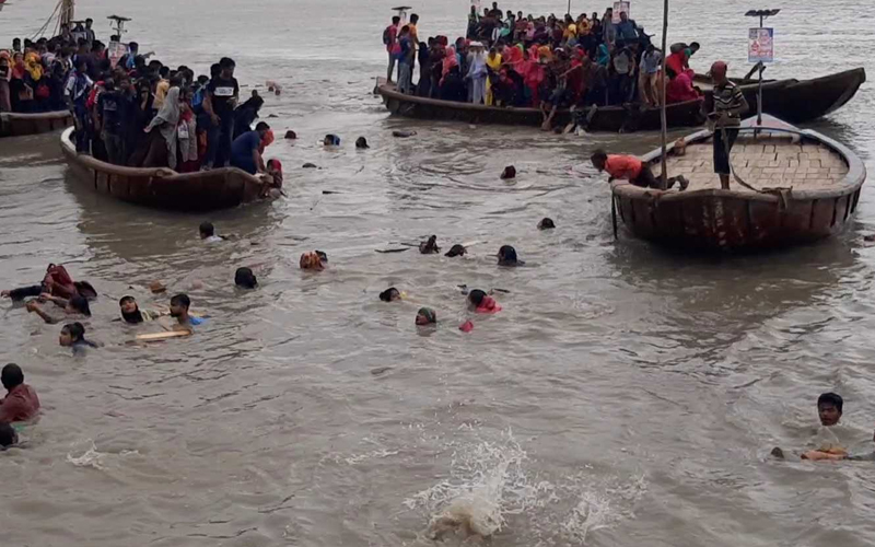 মোংলায় ৮০ জন যাত্রীবাহী ট্রলারডুবি, নিখোঁজ ২