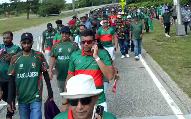 নিউ ইয়র্কে স্টেডিয়াম থেকে বের হয়েই সাকিবকে প্রবাসীদের গালাগাল