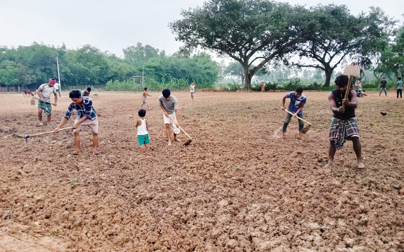 বিদ্যালয় মাঠের বেহাল দশা! খেলাধুলার অনুপযোগী: সংস্কারের দাবি স্থানীয়দের