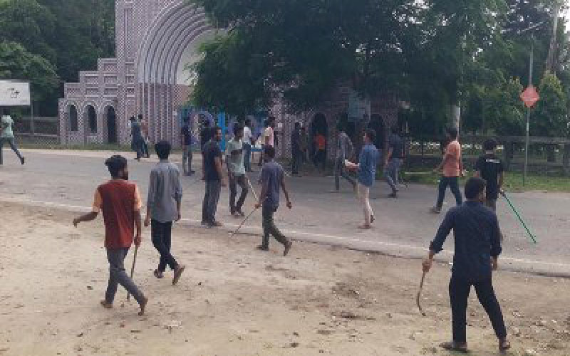 হাবিপ্রবিতে ছাত্রলীগের সঙ্গে শিক্ষার্থীদের ধাওয়া-পাল্টা ধাওয়া, আহত ২০