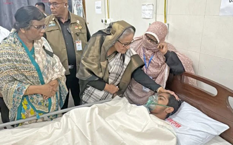 আহতদের দেখতে সোহরাওয়ার্দী হাসপাতালে প্রধানমন্ত্রী