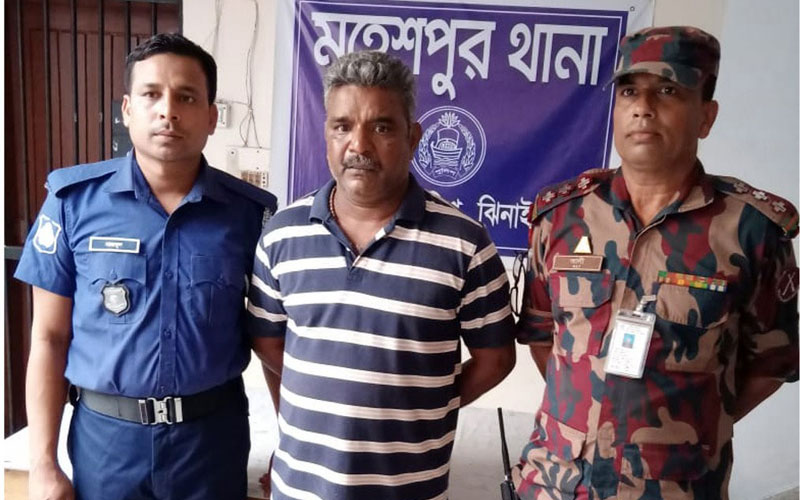 মহেশপুর সীমান্ত দিয়ে পালানোর সময় ভারতীয় পুলিশের এসএসআই গ্রেফতার