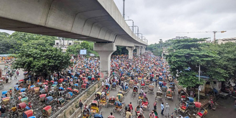৭২ ঘণ্টার আলটিমেটাম দিয়ে শাহবাগ ছাড়লেন রিকশাচালকরা
