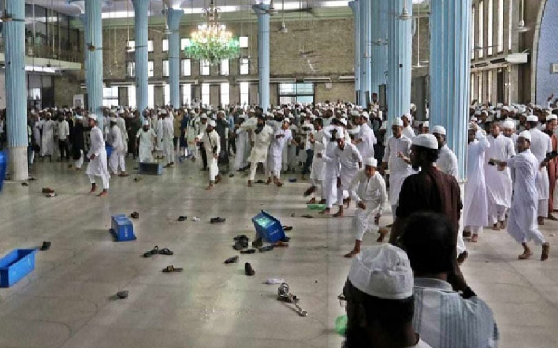 বায়তুল মোকাররমে দুই পক্ষের হাতাহাতি, কী ঘটেছিল জানালেন মুসল্লিরা