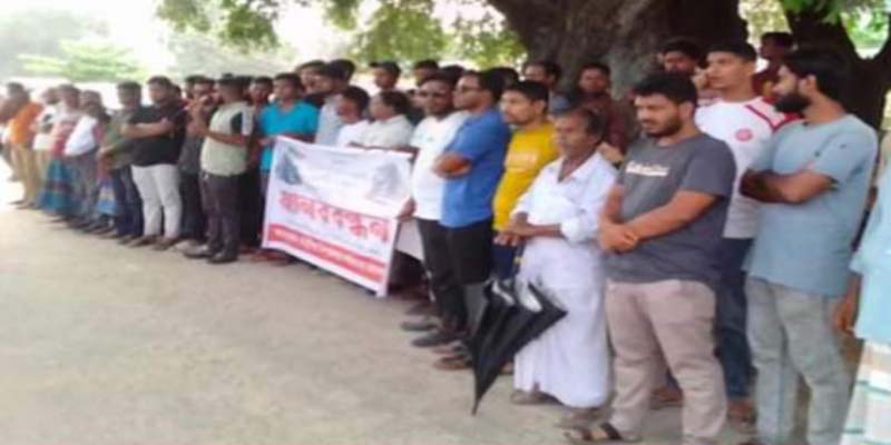 তেঁতুলিয়া ডে কোচ  চালুর দাবিতে  মানববন্ধন অনুষ্ঠিত