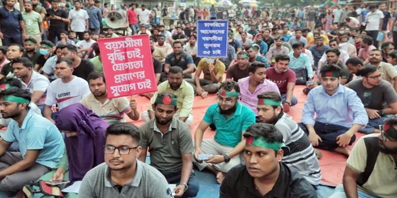 আশ্বাস না পাওয়া পর্যন্ত আন্দোলন চালিয়ে যাওয়ার ঘোষণা চাকরিপ্রত্যাশীদের