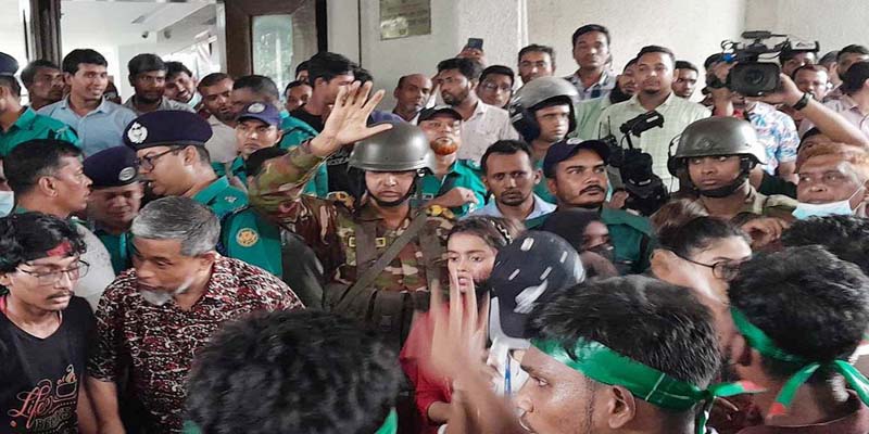 সচিবালয়ে ঢুকে বিক্ষোভ: ৫৩ শিক্ষার্থী আটক