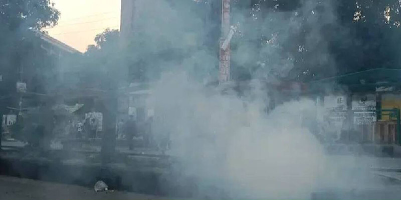 ঢাকা ও সিটি কলেজের সংঘর্ষ থামাতে টিয়ার শেল-সাউন্ড গ্রেনেড নিক্ষেপ