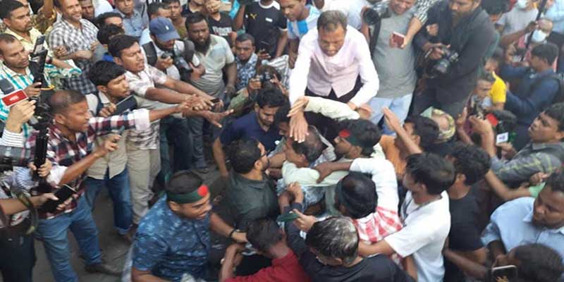 জিরো পয়েন্টে ‘জয় বাংলা’ স্লোগান, আটক ১