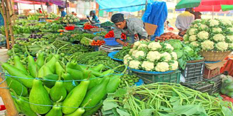 দাম কিছুটা কমলেও নাগালে আসছে না সবজি