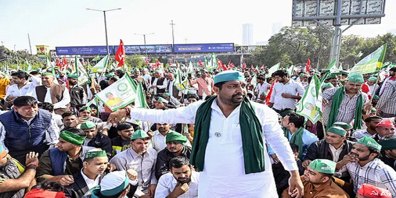 ভারতে ‘দিল্লি চলো’ পদযাত্রা ছত্রভঙ্গ করলো পুলিশ, ইন্টারনেট বন্ধ