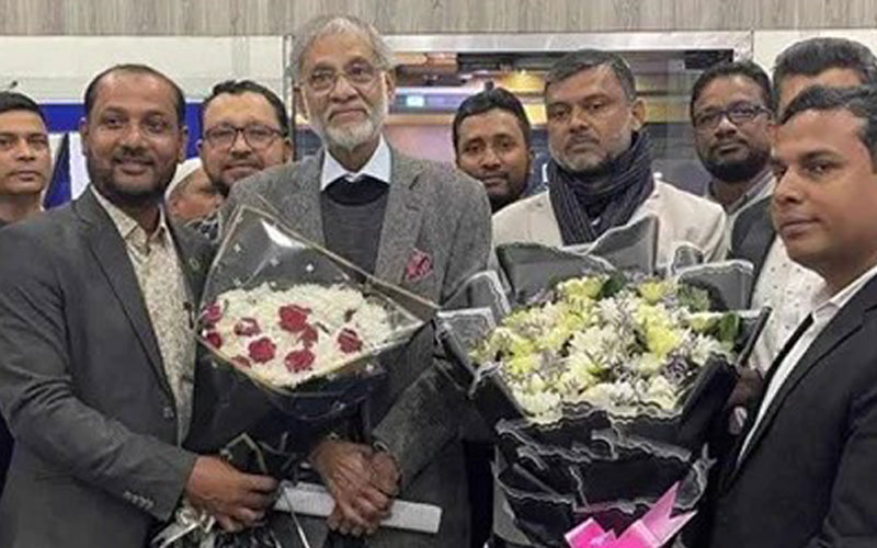 ১১ বছর পর দেশে ফিরছেন ব্যারিস্টার রাজ্জাক