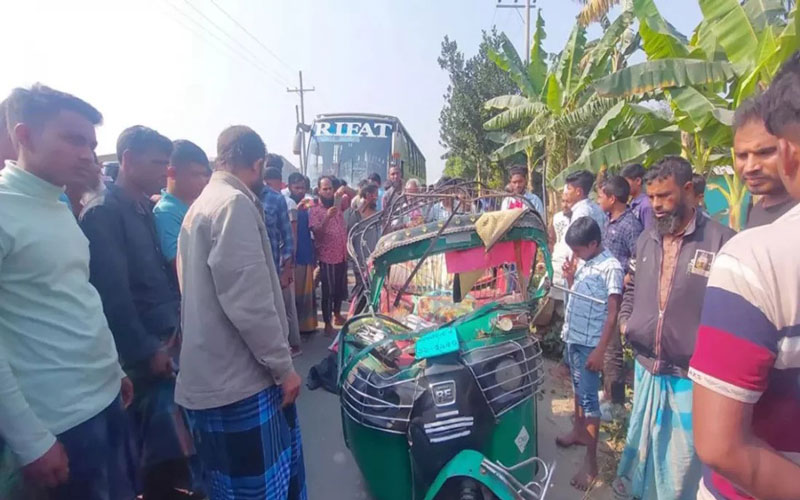 শেরপুরে মর্মান্তিক সড়ক দুর্ঘটনায় নিহত ৫